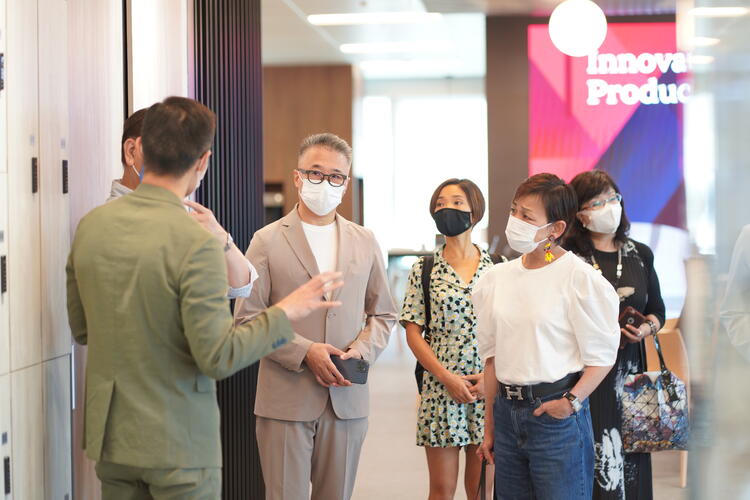 Tour of AiDLab with the Advisory Board Members